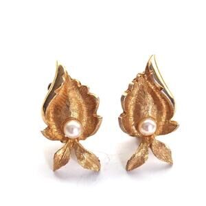 Vintage Estate Charel Rich Gold Tone Leaf Faux Pearl Chic Clip On Earrings